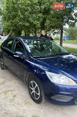 Хэтчбек Ford Focus 2011 в 