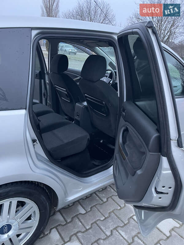 Хэтчбек Ford Focus 2007 в Чемеровцах