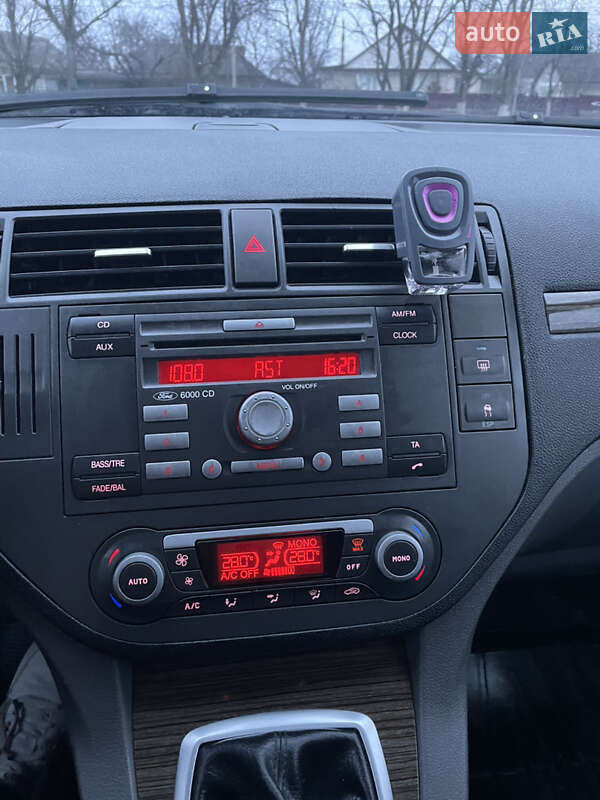 Хэтчбек Ford Focus 2007 в Чемеровцах