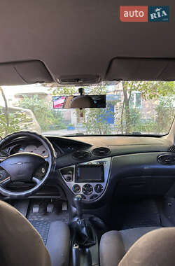 Хэтчбек Ford Focus 2001 в 