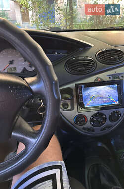 Хэтчбек Ford Focus 2001 в 