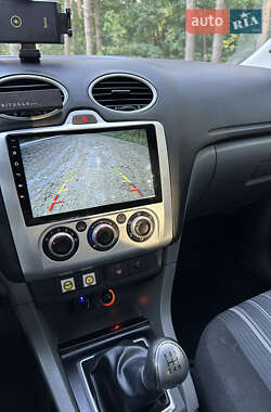 Хэтчбек Ford Focus 2011 в 
