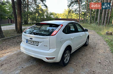 Хэтчбек Ford Focus 2011 в 