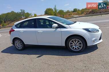 Хэтчбек Ford Focus 2011 в 