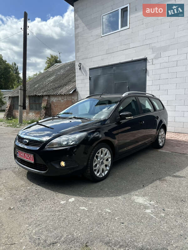 Универсал Ford Focus 2010 в Хороле