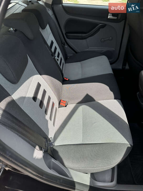 Универсал Ford Focus 2010 в Хороле
