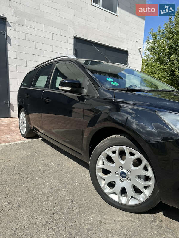Универсал Ford Focus 2010 в Хороле