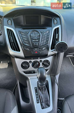 Хэтчбек Ford Focus 2013 в 