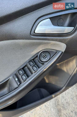Хэтчбек Ford Focus 2013 в 