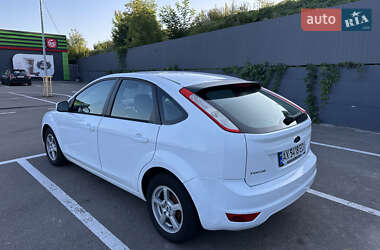 Хэтчбек Ford Focus 2011 в 