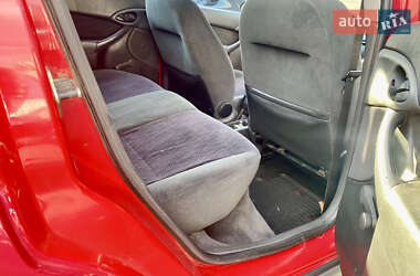 Хэтчбек Ford Focus 1998 в 
