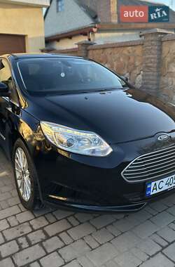 Хэтчбек Ford Focus 2013 в 