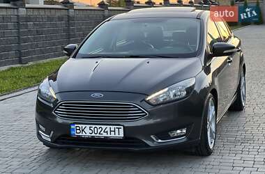Седан Ford Focus 2015 в 