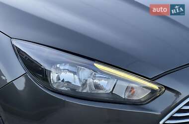 Седан Ford Focus 2015 в 