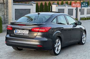 Седан Ford Focus 2015 в 