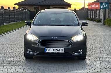 Седан Ford Focus 2015 в 