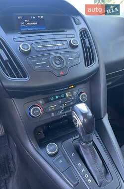 Седан Ford Focus 2015 в 