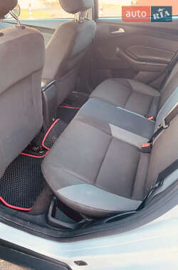 Хэтчбек Ford Focus 2012 в 