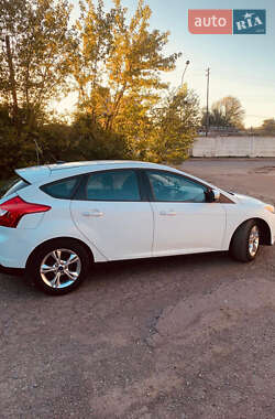 Хэтчбек Ford Focus 2012 в 