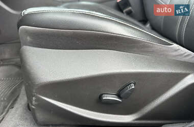 Хэтчбек Ford Focus 2012 в 