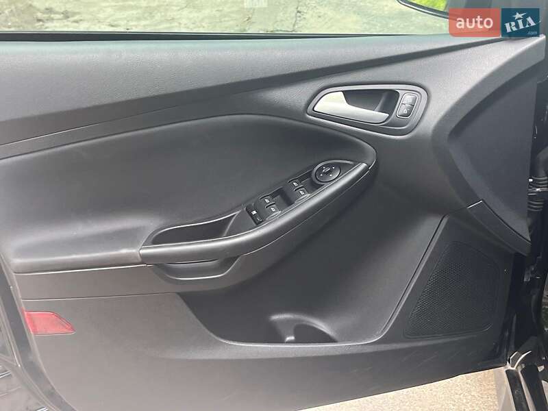 Хэтчбек Ford Focus 2015 в Киеве