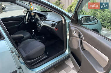Хэтчбек Ford Focus 1999 в 