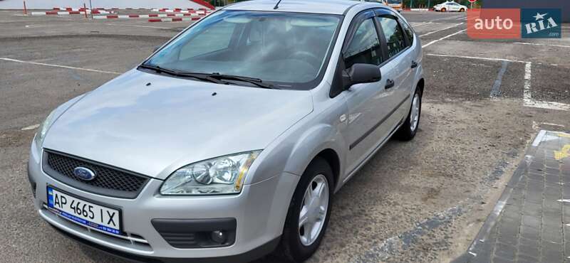 Хэтчбек Ford Focus 2005 в 
