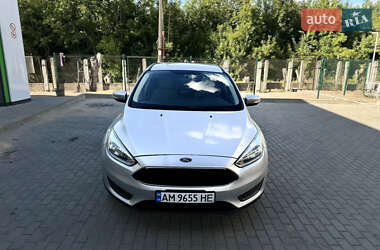Хэтчбек Ford Focus 2015 в 