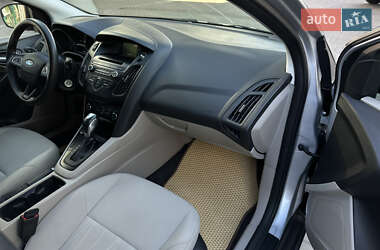 Хэтчбек Ford Focus 2015 в 