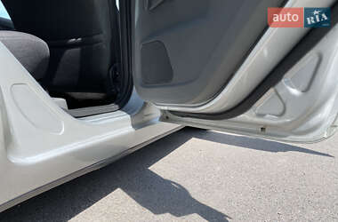 Хэтчбек Ford Focus 2010 в 