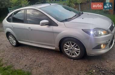Хэтчбек Ford Focus 2010 в 