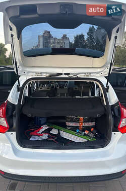 Хэтчбек Ford Focus 2012 в 