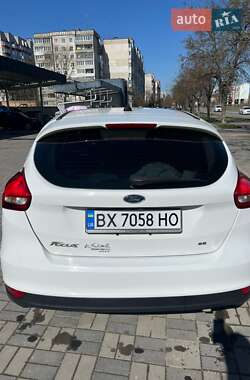 Хэтчбек Ford Focus 2015 в 