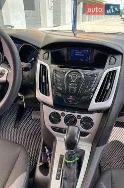 Седан Ford Focus 2012 в 