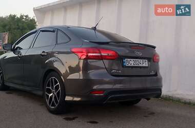 Седан Ford Focus 2015 в 