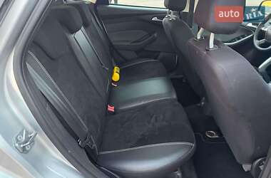 Хэтчбек Ford Focus 2011 в 