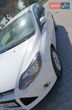 Хэтчбек Ford Focus 2011 в 
