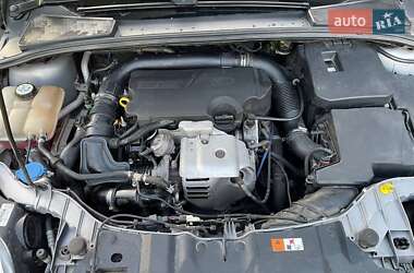 Хэтчбек Ford Focus 2013 в 