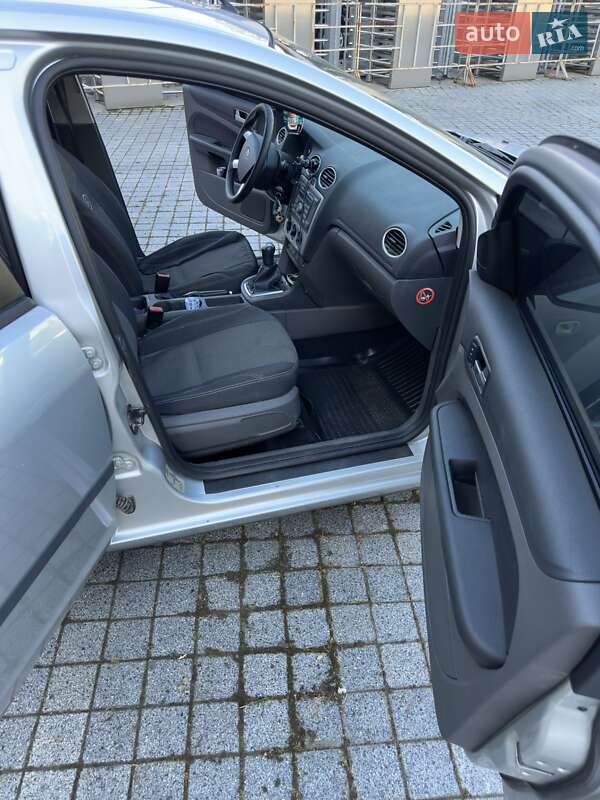 Хэтчбек Ford Focus 2006 в Киеве