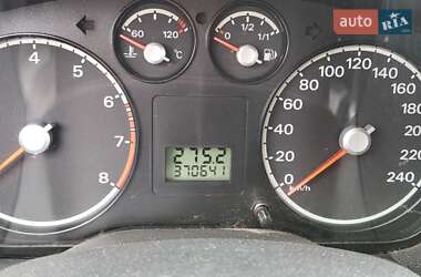 Хэтчбек Ford Focus 2005 в 
