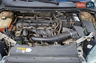 Хэтчбек Ford Focus 2005 в 