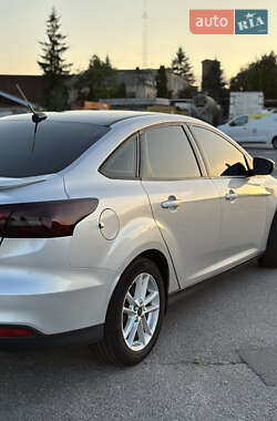 Седан Ford Focus 2016 в 