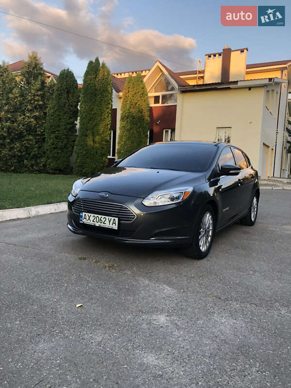 Хэтчбек Ford Focus 2015 в Чугуеве