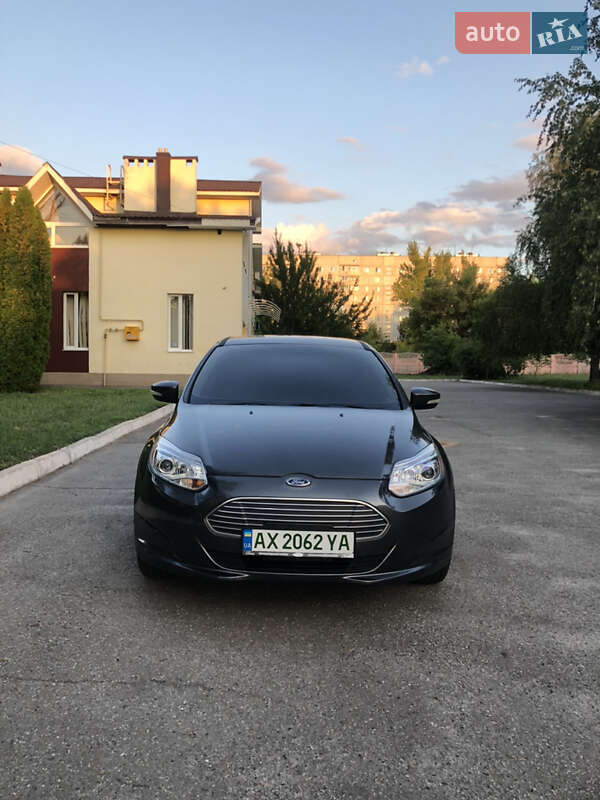 Хэтчбек Ford Focus 2015 в Чугуеве