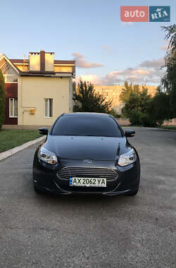 Хэтчбек Ford Focus 2015 в 