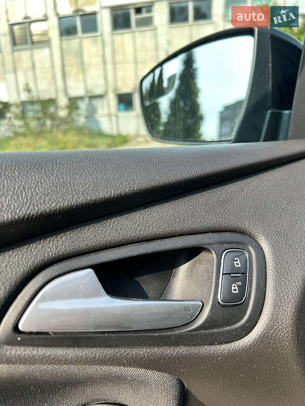 Седан Ford Focus 2015 в Сумах