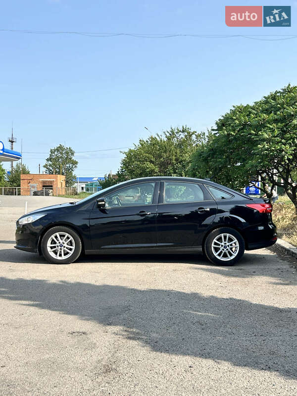 Седан Ford Focus 2015 в Сумах