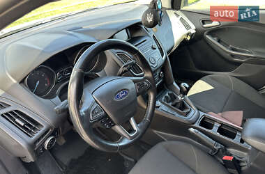 Хэтчбек Ford Focus 2015 в 