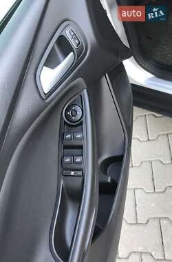 Седан Ford Focus 2015 в 