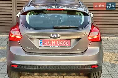 Хэтчбек Ford Focus 2012 в 